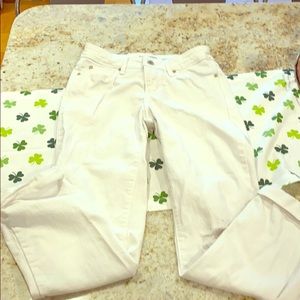Women’s Levi’s white jeans 26